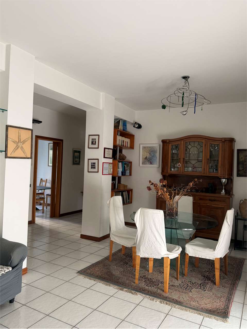 Appartamento di ampia metratura con garage e vista aperta