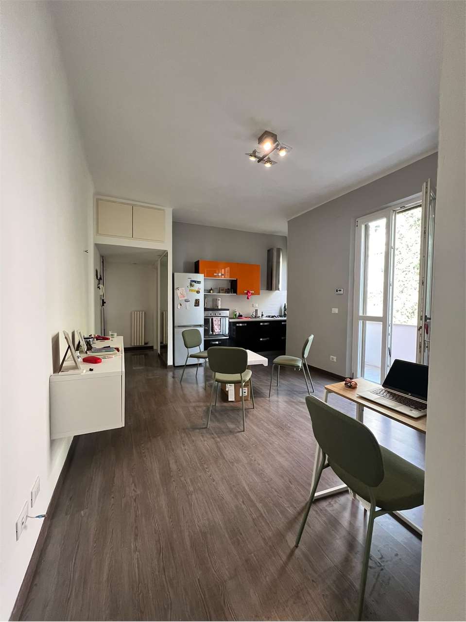 Bilocale luminoso di 54 mq con balcone e cantina – Arredato e pronto da vivere!