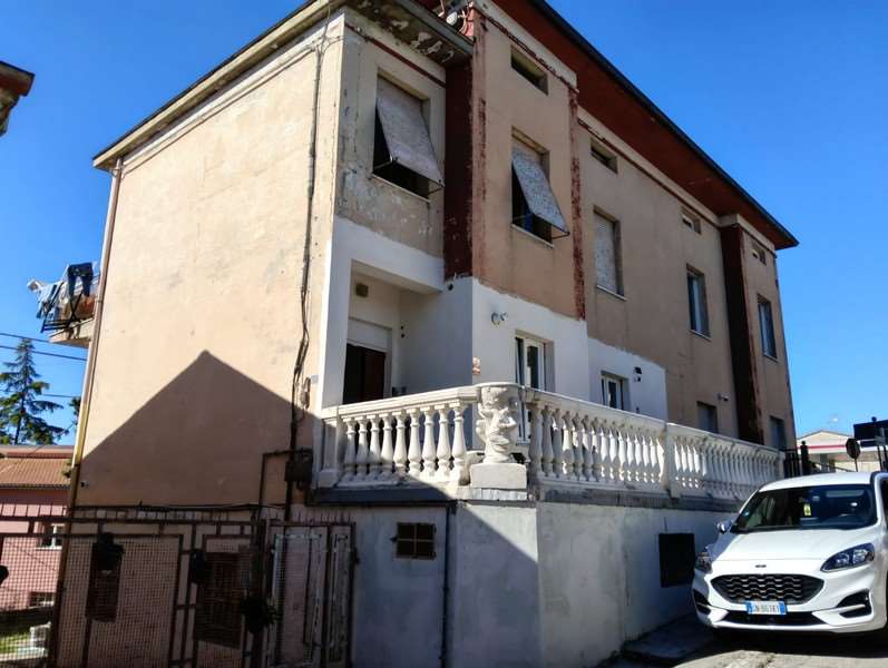 CASA A SCHIERA CON GIARDINO A SANTA MARINA NUOVA