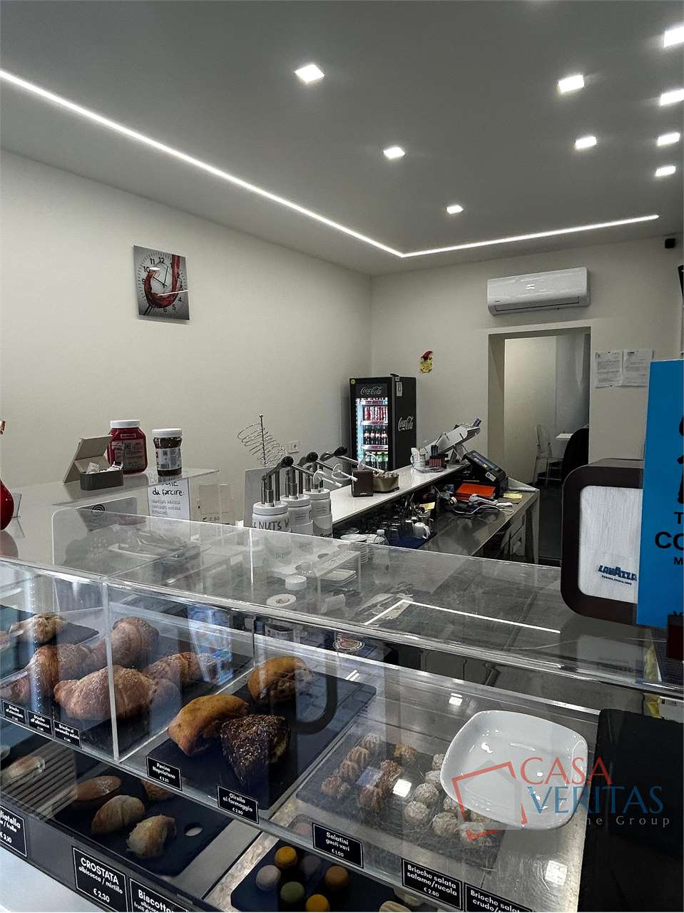AFFITTASI NEGOZIO / LOCALE COMMERCIALE – CENTRO STORICO DI ANCONA